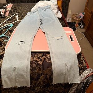 Gianni Bini Straight Leg Blue Jeans with Vintage Distressed Style